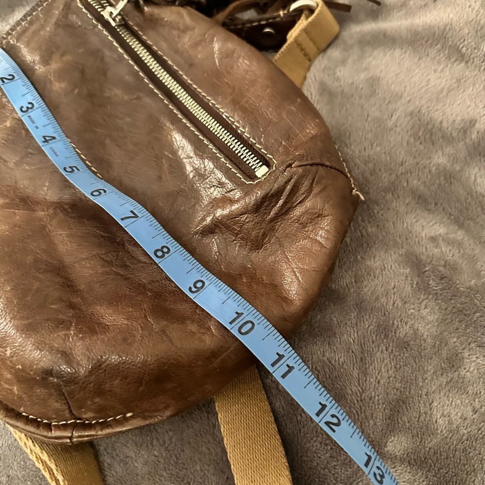 b. makowsky leather Brown Crossbody Bag with Tassel Accent perfect condition - Picture 6 of 7